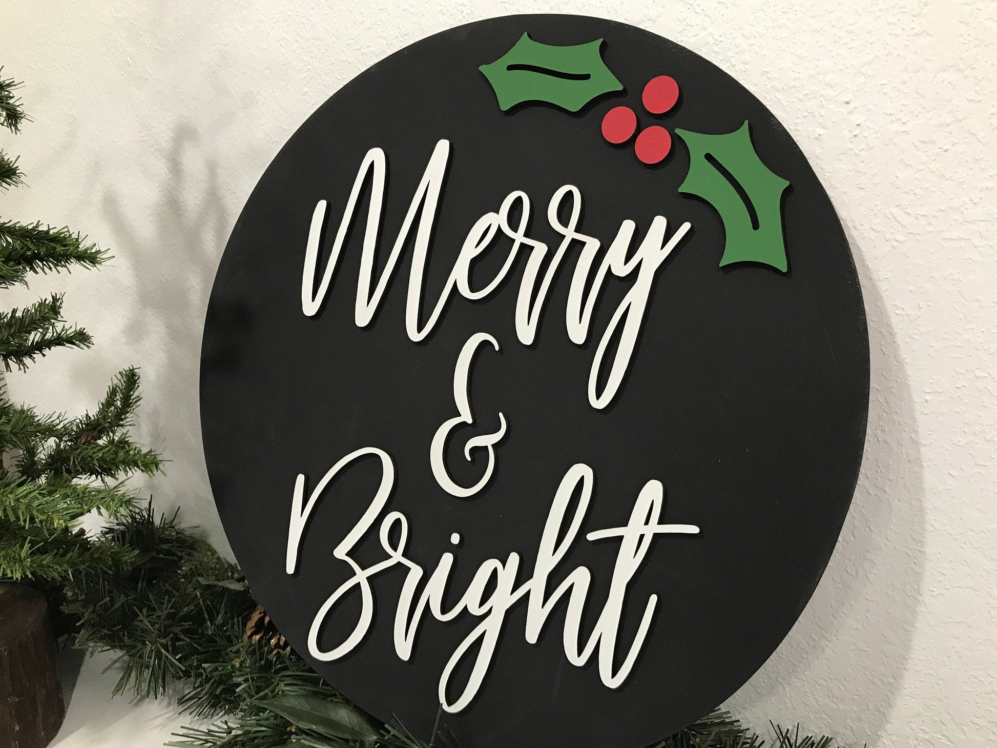 holly leaf holiday sign