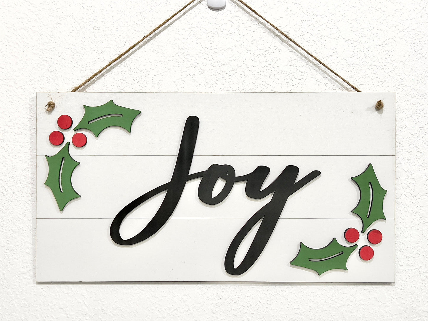Holly leaves and berries Joy sign, farmhouse holiday decor, country winter 3D rustic Christmas sign, Christmas wall hanging, door hanger